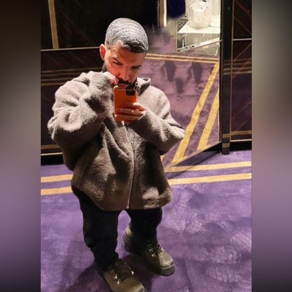 Red Thunder Air Jordan 4 retros, perfectly in shape, never worn. - Picture 4 of 4